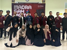 Peserta Madrasah Digital PK IMM UNIMUS sedang belajar desain menggunakan Figma.