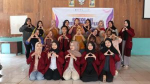 Foto Bersama Sekolah Perempuan Plus 2025