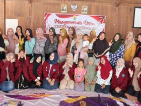 Pelatihan pemasaran digital di Sekolah Perempuan Desa Kandangrejo.